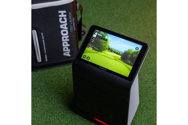 Garmin Approach R50 Golf Launch Monitor & Simulator