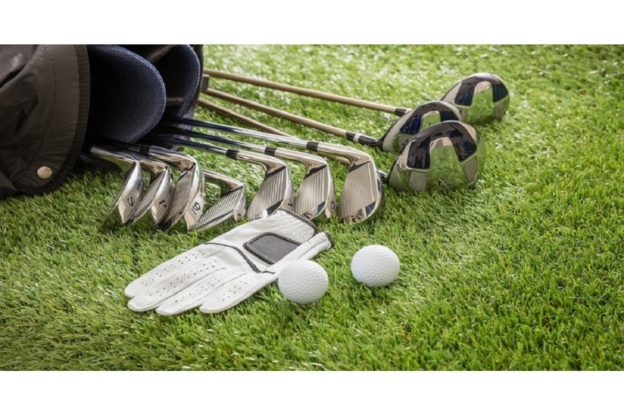 Các thiết bị sân golf không thể thiếu cho người chơi mới